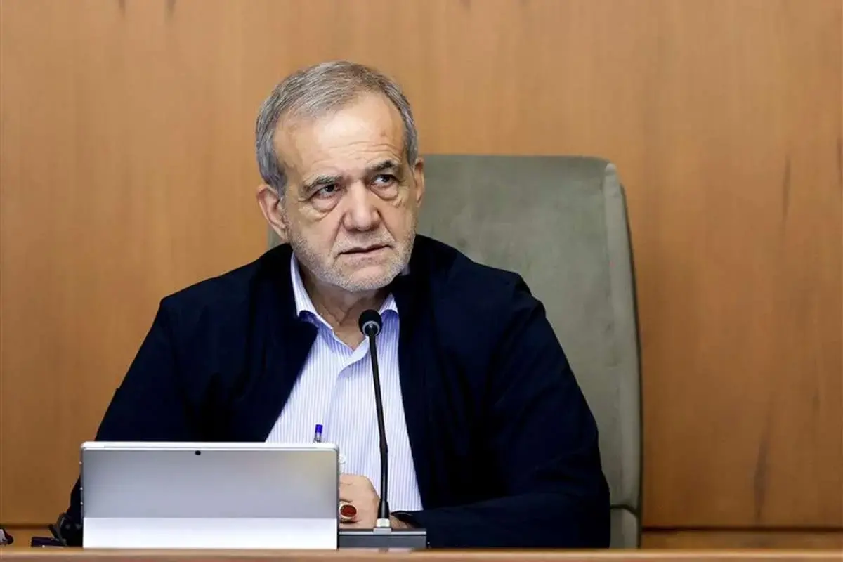 انتقاد عضو دولت از حامیان طرح عدم کفایت سیاسی پزشکیان