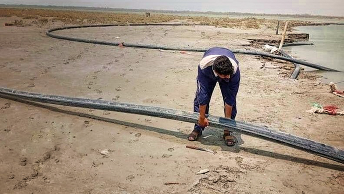 انهدام خطوط لوله ۳کیلومتری انتقال سوخت قاچاق در میناب