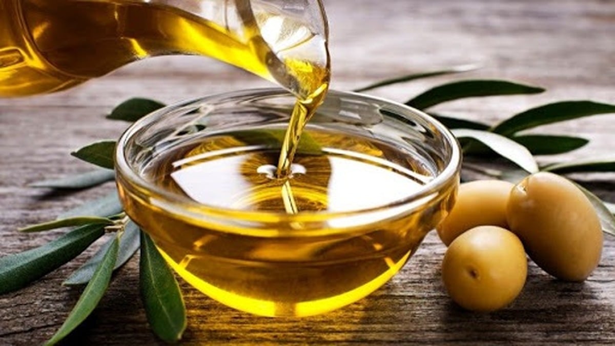 روغن زیتون واقعا یبوست را رفع می‌کند؟ / مقدار صحیح و زمان مصرف روغن زیتون