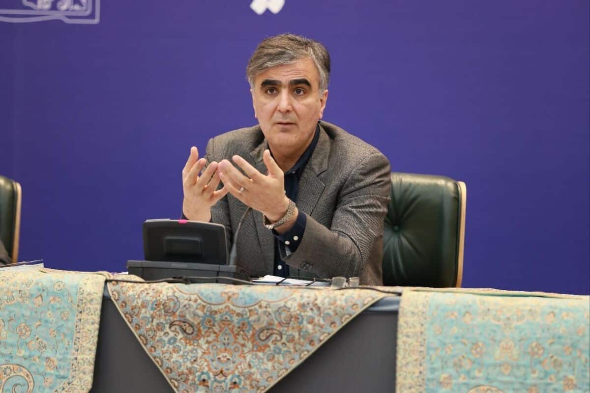 فرزین: سهامداران اصلی بانک‌ها شفاف نیستند