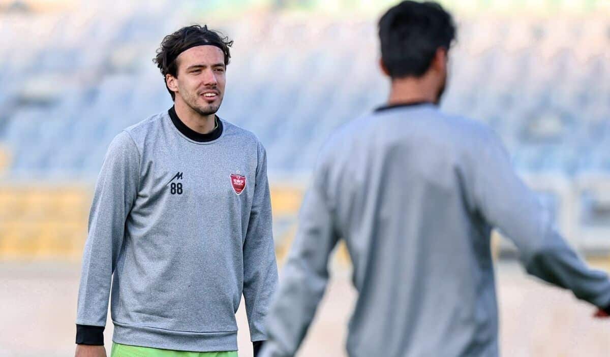 اعتراض شدید بازیکنان پرسپولیس به پزشک باشگاه؛ او را عوض کنید!