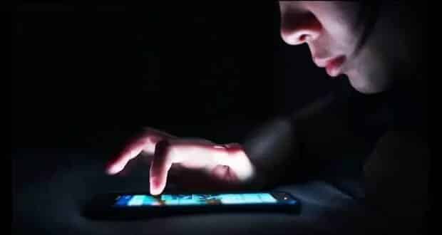 نور آبی و بی‌خوابی