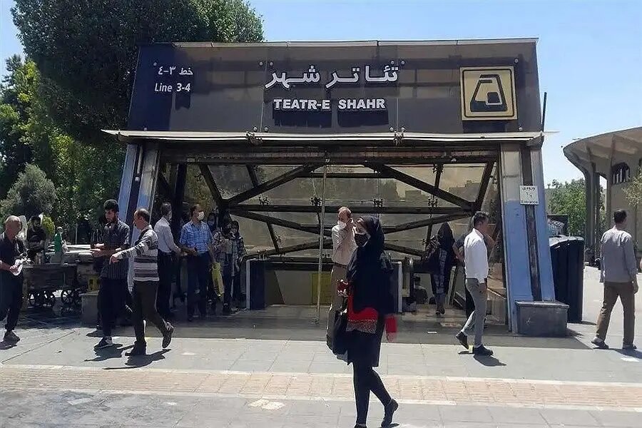 فوت زن جوان در ایستگاه مترو تئاتر شهر تکذیب شد/ عکس