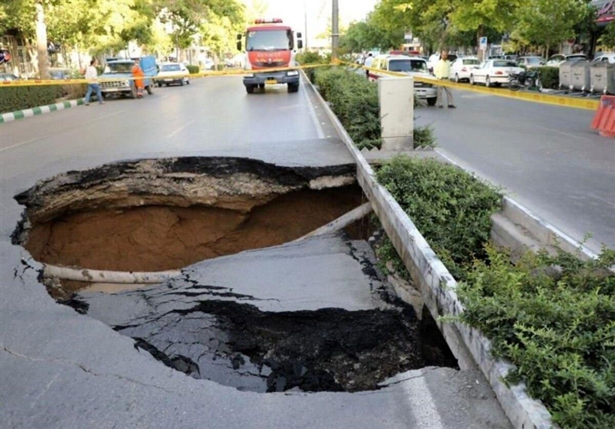بیت‌اللهی: درباره خطر فرونشست شهرک ولیعصر هشدار داده بودیم/خط آهن تهران- تبریز در خطر فرونشست