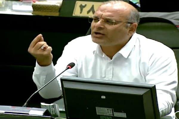 انتقاد لک علی‌آبادی از ورود سلبریتی‌ها به مجلس و تصمیم‌گیری آن‌ها درباره هیئت رئیسه