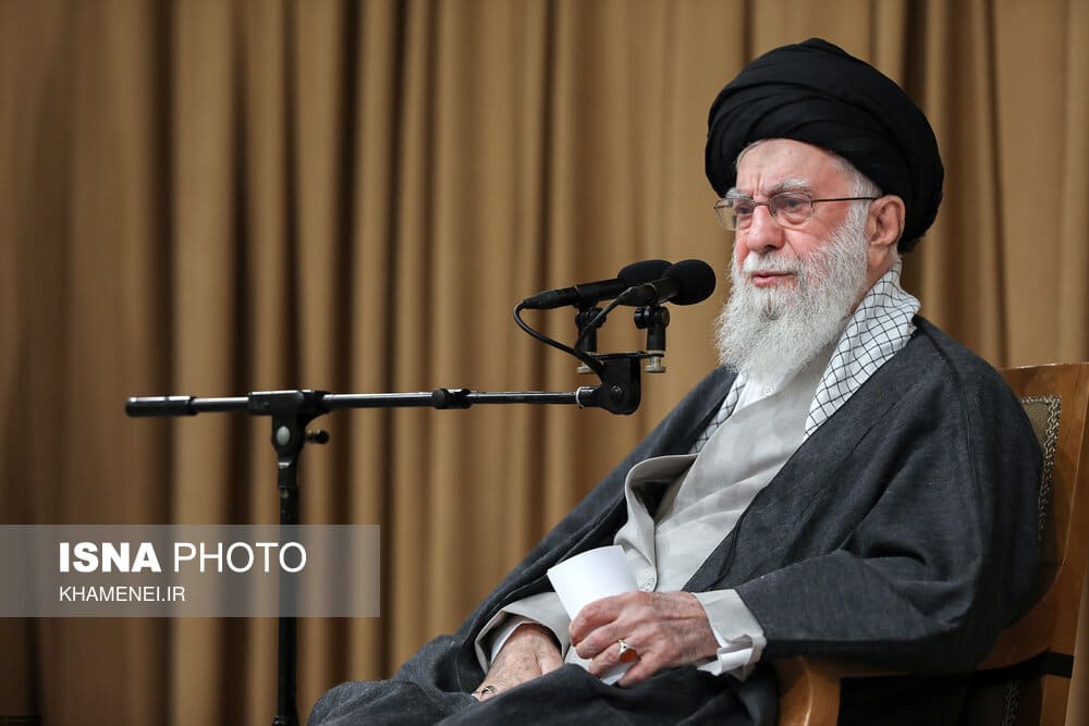 رهبر انقلاب: مدالآوری در روزهای جنگ نرم، ارزش مضاعف دارد