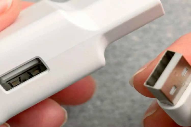 پورت USB سفید چیست؟ از سرعت و کاربرد تا تفاوت با دیگر رنگها