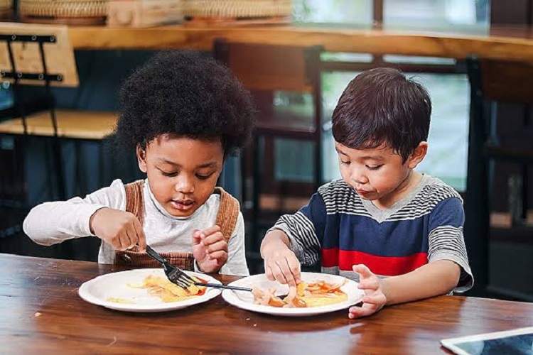 مصرف فست‌فود و خوراکی‌های فرآوری‌شده می‌تواند بر رشد مغز کودکان اثر بگذارد
