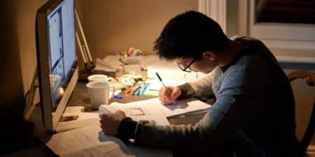 نور کم واقعا چشم ها را ضعیف می کند؟