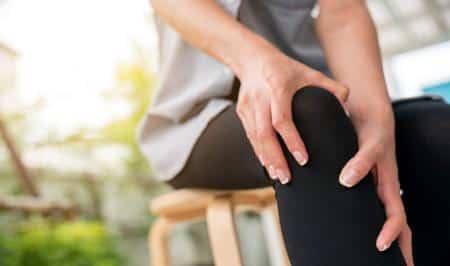 چرا جوانان دچار زانو درد شدید می‌شوند؟