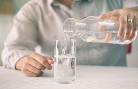 با نوشیدن سه لیتر آب در شبانه‌روز سنگ کلیه نمی گیرید