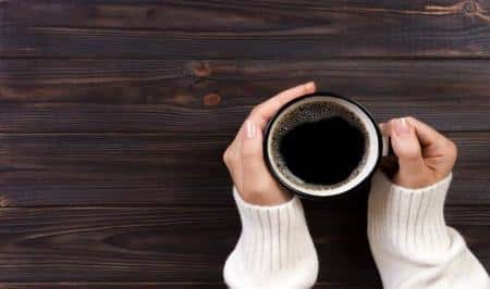 با مشاهده این علائم زبانی نوشیدن قهوه را متوقف کنید