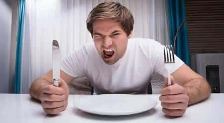 چرا وقتی گرسنه می‌شویم دستمان می‌لرزد؟ بدن دارد چه هشداری می‌دهد؟