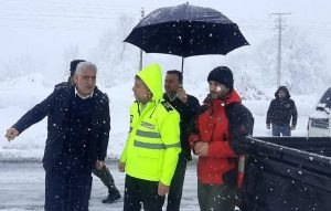 آمادگی پلیس گیلان برای کمک به مردم گرفتار در برف/پرهیز از تردد غیرضرور
