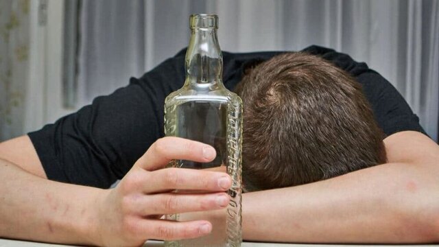 اختلالات روان در کمین مصرف‌کنندگان مشروبات الکلی