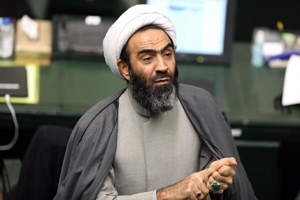 ادعای یک نماینده تندرو مجلس درباره علت ردصلاحیت روحانی