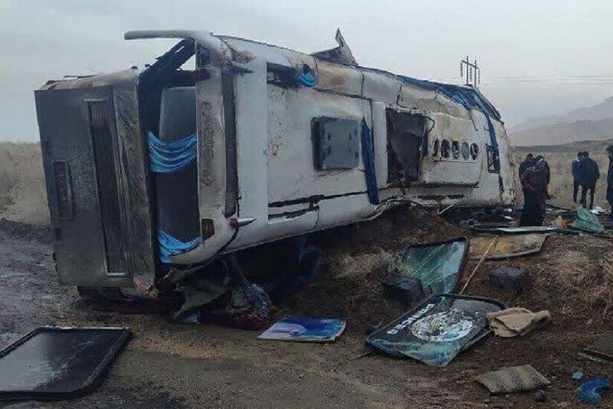 اسامی مصدومان حادثه واژگونی اتوبوس در محور کرمان - راور/ حال ۵ نفر وخیم است/ ورود دستگاه قضا به حادثه