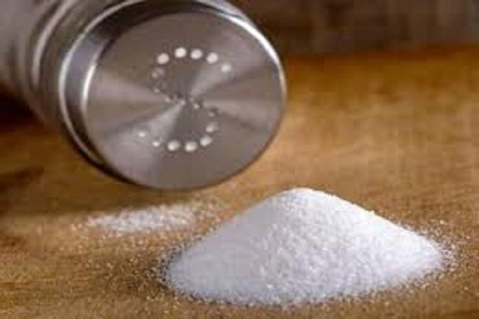 ایرانی‌ها روزی ۹ گرم نمک می خورند
