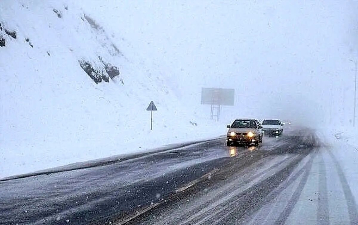 بارش برف و باران در جاده‌های ۹ استان/ ترافیک سنگین در این محورها