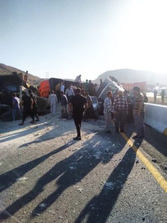 تصادف زنجیره‌ای در جاده تربت حیدریه به مشهد با دو کشته و ۱۱ مصدوم