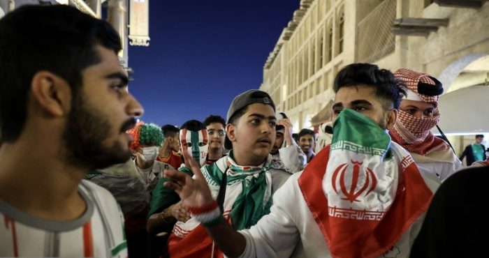 تصاویر| شادی ایرانی‌ها پس از برد برابر ژاپن در بازار دوحه