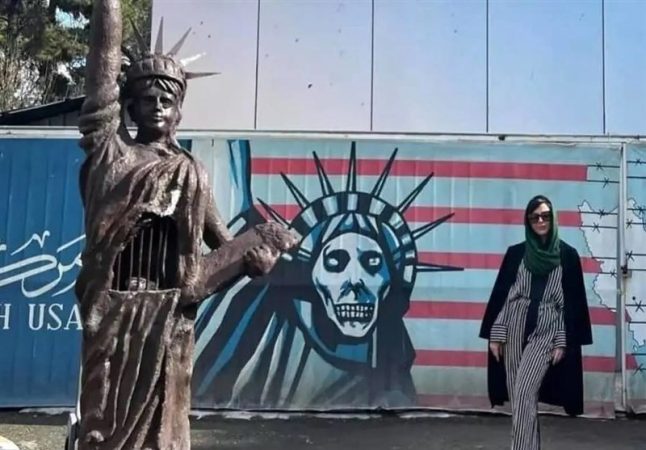جنجال حضور ویتنی رایت، بازیگر فیلم های پورن در ایران + عکس