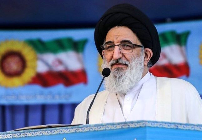 حمله امام جمعه کرج به دولت روحانی با تمجید از رئیسی