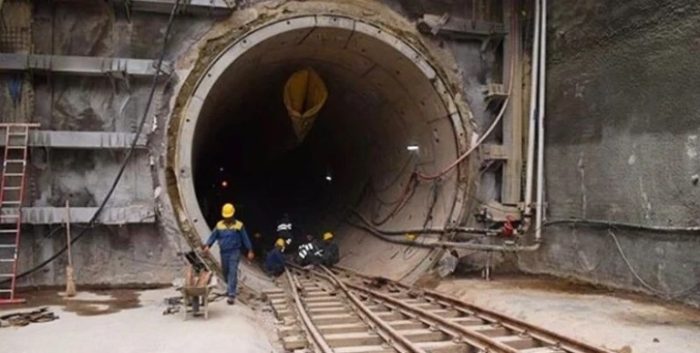 «دستگاه حفاری نداریم تونل خط ۱۱ مترو دستی کنده خواهد شد»