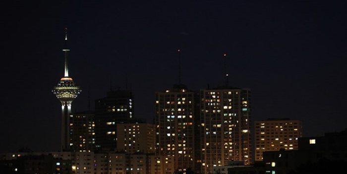 سخنگوی صنعت برق: قطعی برق در مناطقی از تهران به دلیل صاعقه بود