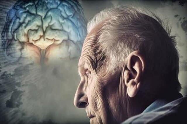 عوامل استرس‌زا در بیماران آلزایمری/ چگونه با سالمندان مبتلا به آلزایمر رفتار کنیم؟