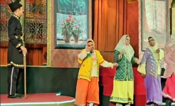 فیلم| رقص مردان زن نما در تئاتر غوغا کرد!