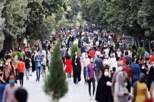 مطالعه‌ای که در تهران انجام شده نشان می‌دهد نسبت به دیگر شهر‌ها، بیماری روانی در پایتخت بیشتر و حدود ۳۷ درصد است / اختلال‌هایی مانند افسردگی حاد و استرس در کلانشهر‌ها بیشتر و در برخی موارد افکار خودکشی هم به آن نزدیک است / بخش زیادی از بیماران کسانی هستند که توان مالی ندارند