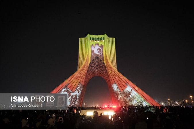 نور افشانی میدان آزادی در شب سالگرد پیروزی انقلاب اسلامی