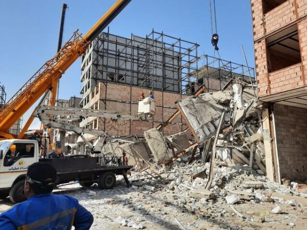 کشف جسد دو پلیس از زیرآوار ریزش ساختمان درحال ساخت در جنوب تهران