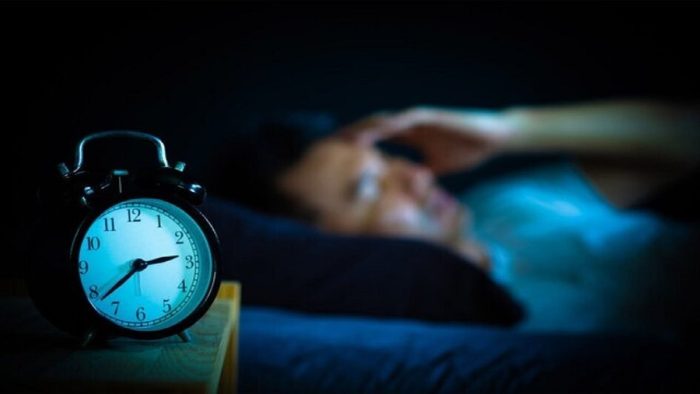 ۸ بلایی که کم‌خوابی بر سر ما می‌آورد